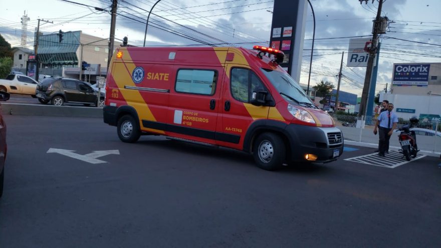 Mulher fratura o braço após sofrer queda em mercado