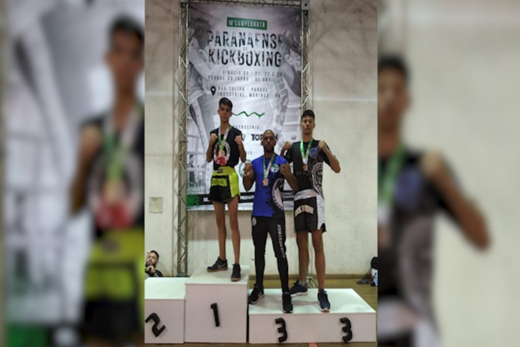 Cascavelenses se destacam no Paranaense de Kickboxing