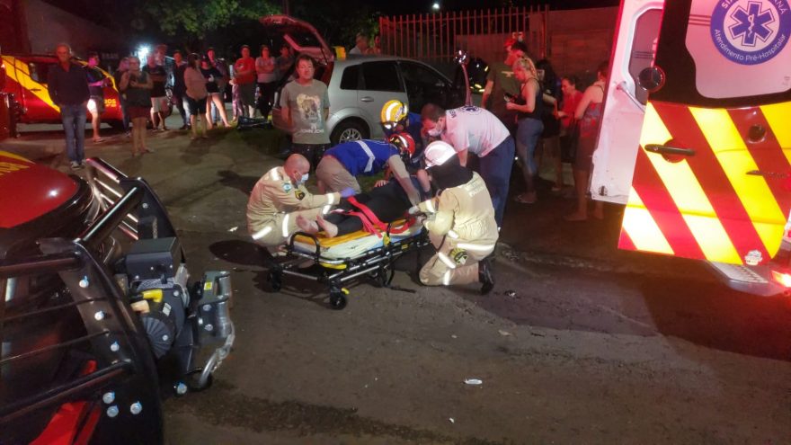 Grande aparato do Corpo de Bombeiros é utilizado para atendimento a gestante em forte colisão de trânsito