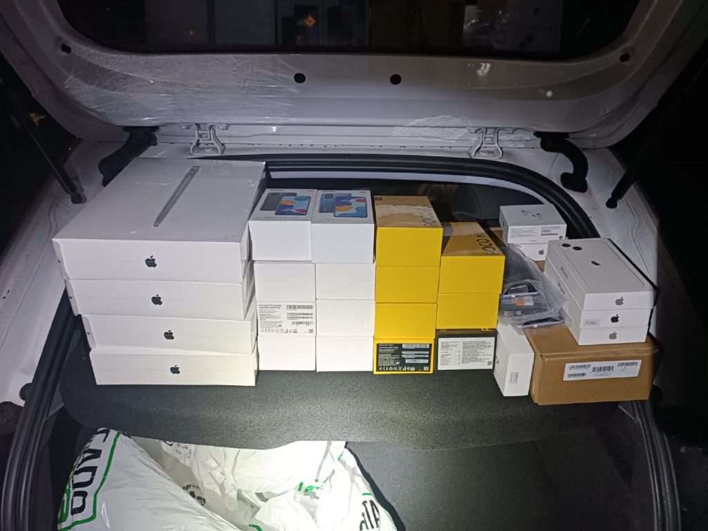 BPRv apreende veículos transportando eletrônicos na PR-317