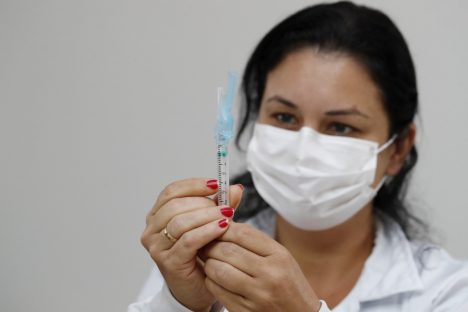 Saúde inicia vacinação de bivalente para pessoas acima de 18 anos hoje (25) em Cascavel