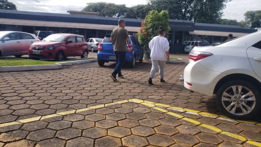 Mulher é presa pelo GDE no Bairro Tarumã