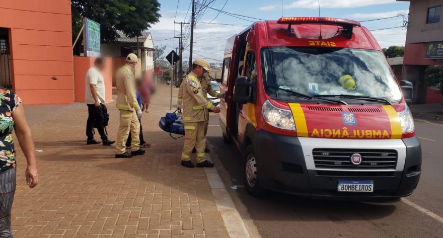 Criança sofre corte na nuca após cair enquanto brincava na escola