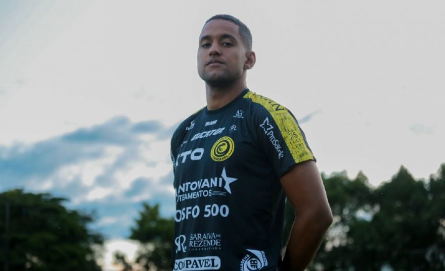 Cascavel contrata jovem zagueiro Arthur para a Série D