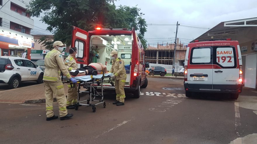 Homem cai do telhado no Bairro Periolo e fica ferido