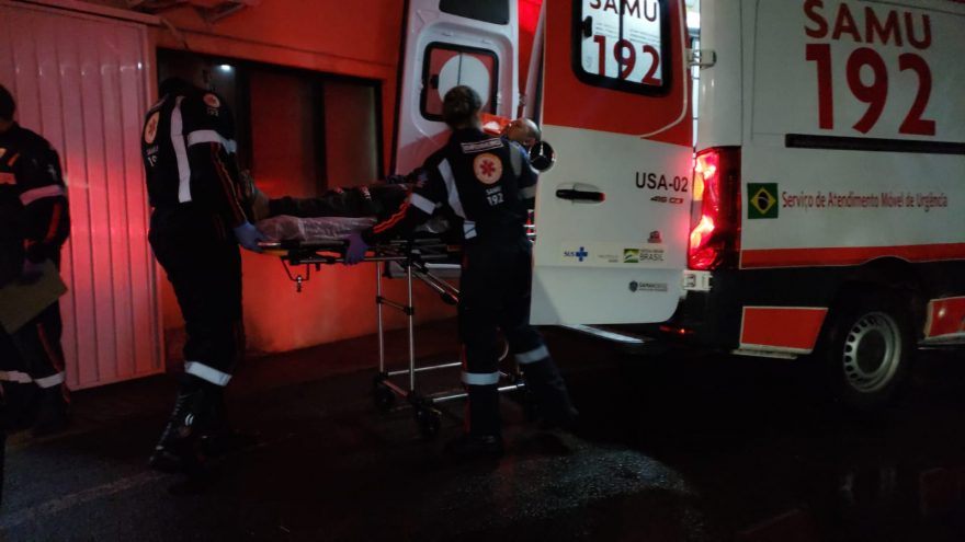 Homem e mulher são encaminhados pelo Samu para atendimento na UPA Brasília