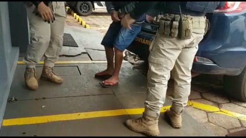 Com carro furtado, jovem é detido pela Polícia Rodoviária Federal