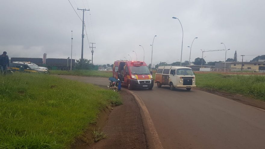 Motociclista fica ferido em acidente na saída do Trevo da Ceasa