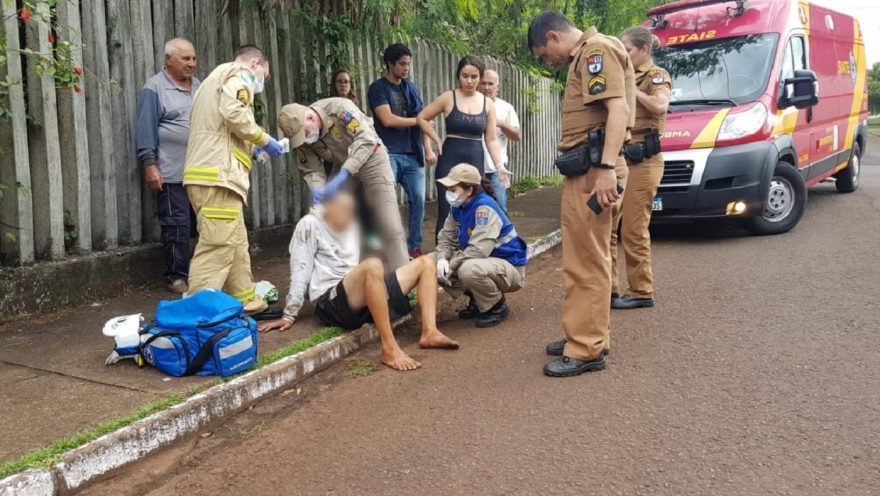 Populares encontram homem ferido caído na rua e Siate é acionado