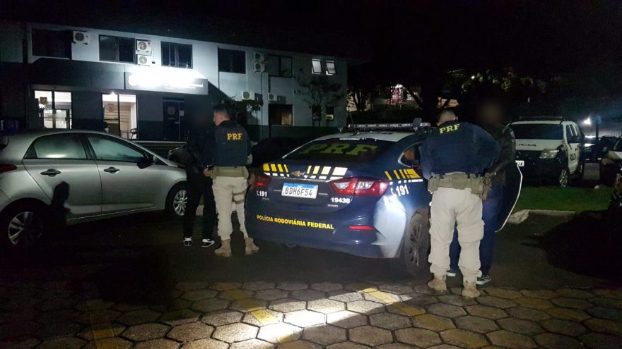 Homem com mandado em aberto é detido durante abordagem da PRF em Céu Azul