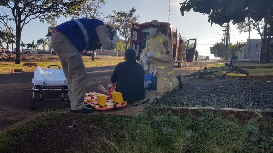 Colisão entre moto e bicicleta deixa mulher ferida no Bairro Brasmadeira