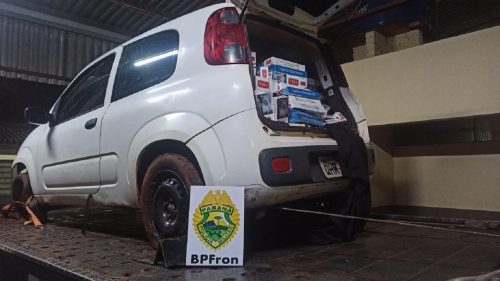 BPFRON apreende carro carregado com cigarros contrabandeados em Guaíra Imagem referente a BPFRON apreende carro carregado com cigarros contrabandeados em Guaíra