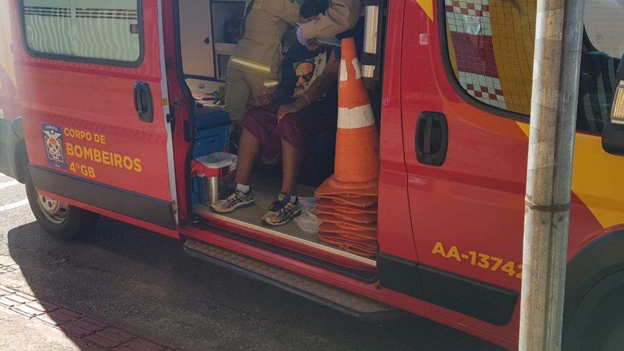 Motociclista quebra o dente após bater contra carro na Avenida Assunção