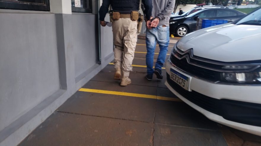 Homem transportando cerca de 100 kg de maconha é detido pela PRF