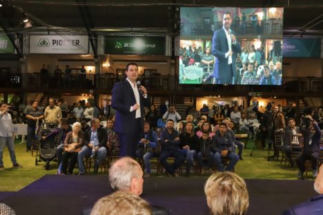 Em Carambeí, governador destaca o cooperativismo e garante apoio ao agronegócio paranaense