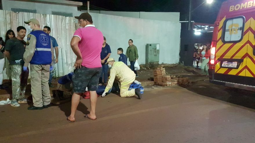 Criança fica ferida ao ser atropelada na Rua Adolfo Garcia