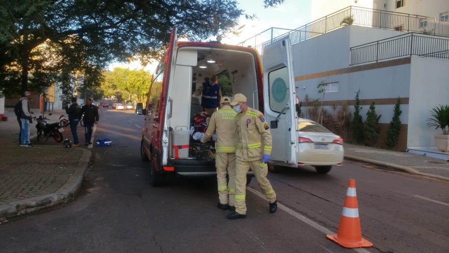 Jovem, de 25 anos, fica ferido em acidente na Rua Paraná, no Centro