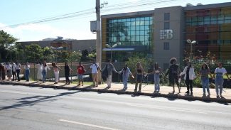 Institutos federais fazem ato pela paz no Dia Mundial da Educação