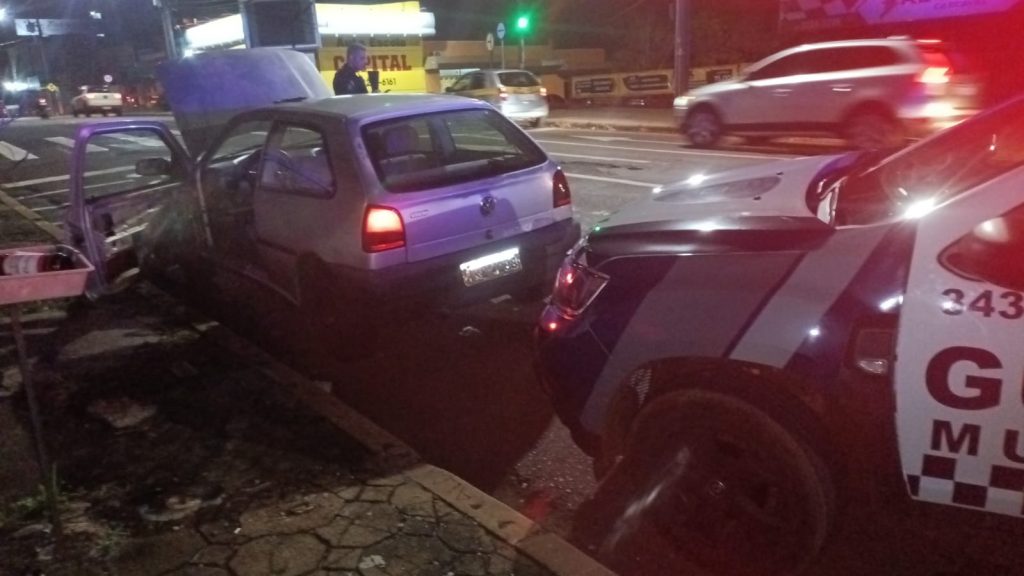 Gol é recuperado e homem detido pela GM no Centro
