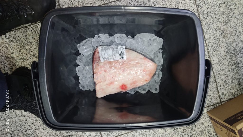 Churras cancelado! homens são detidos ao tentarem levar picanha sem pagar mercado