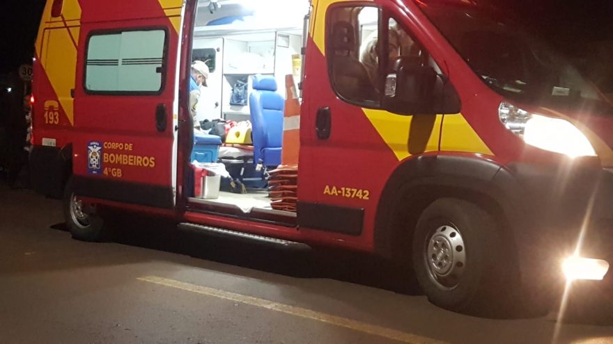 Motociclista fica ferido em acidente na Rua Xavantes