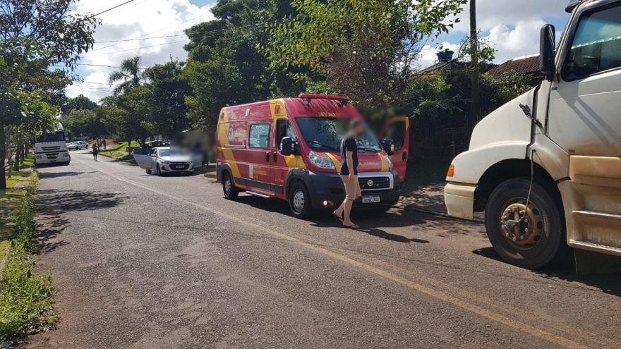 Homem cai e sofre corte na cabeça no Santa Felicidade
