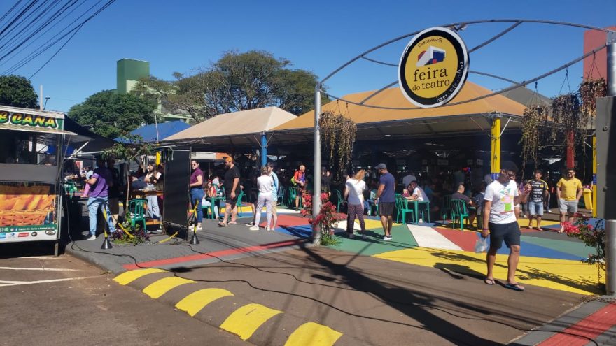Feira do Teatro é opção cultural, gastronômica e de lazer neste domingo