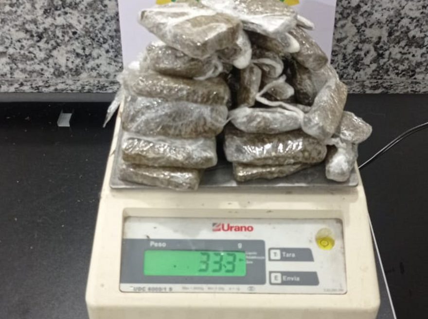Pais encontram várias porções de maconha no colchão do filho e acionam a Polícia Militar