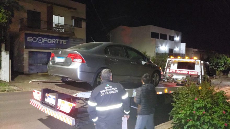 Civic com mais de R$ 6 mil em débitos é apreendido pela Transitar