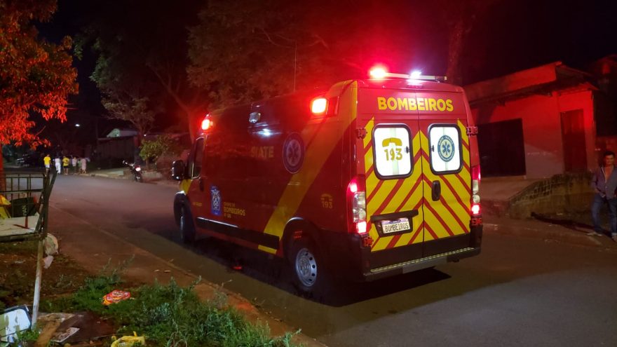 Mulher fica ferida após cair de moto no Bairro Morumbi