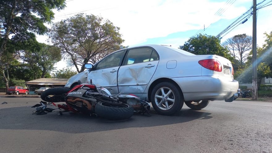 Acidente na Rua Antonina deixa motociclista ferido