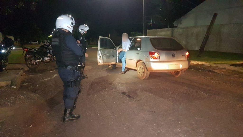 Motorista “sem condições” tem carro desligado por moradores, que acionam GM ao Santa Cruz
