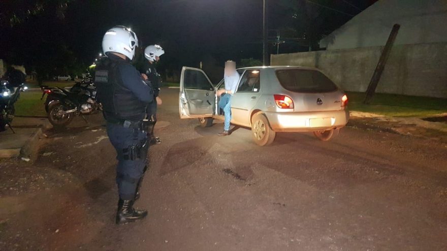 Motorista “sem condições” tem carro desligado por moradores, que acionam GM ao Santa Cruz