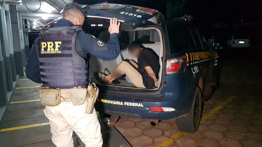 Homem é detido com dois Jabutis e maconha dentro de carro na BR-277