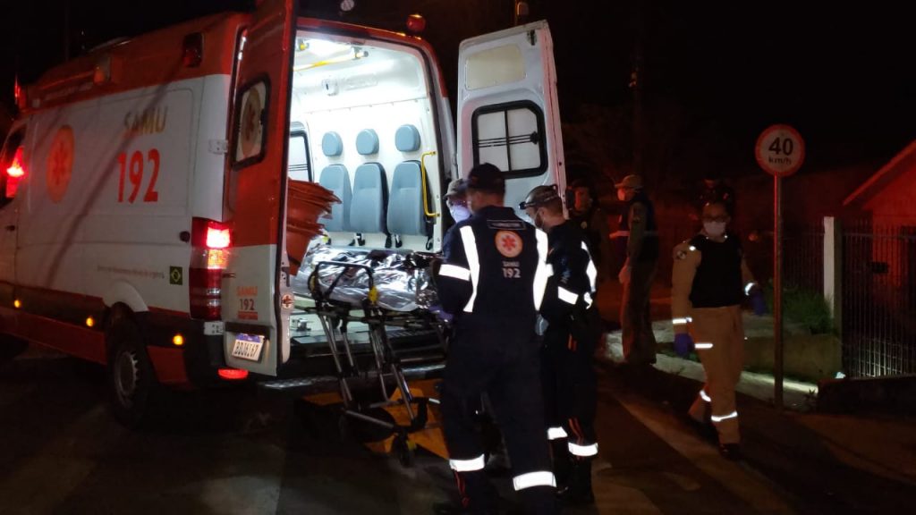 Homem leva dois tiros e fica em estado grave, no bairro Tarumã