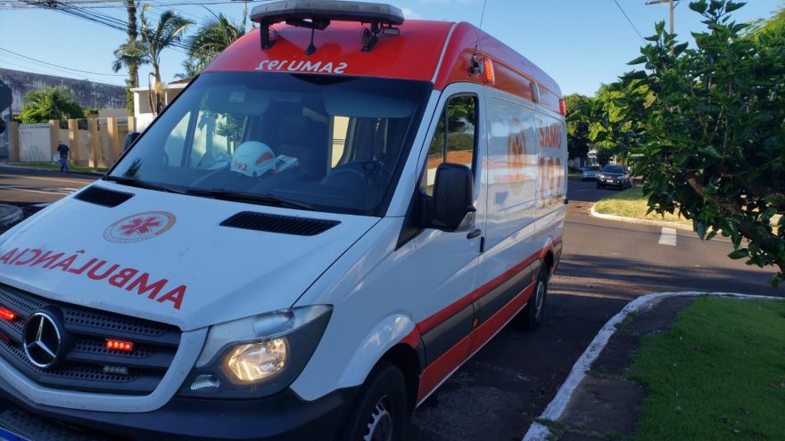 Motociclista fica ferida em colisão traseira na Rua Hyeda Baggio Mayer