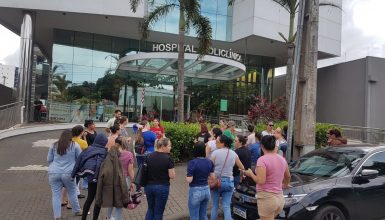Imagem referente a Enfermeiros realizam manifestação para cobrança do piso salarial