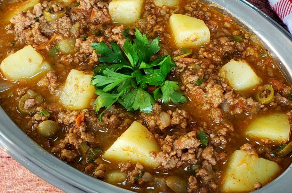 Restaurante Popular serve carne moída com batatas nesta quarta-feira