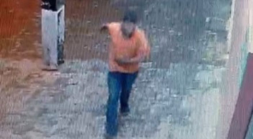 Ladrões furtam caixas de carnes em mercado no Santa Cruz