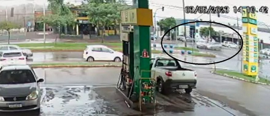Câmera registra colisão Avenida Barão do Rio Branco