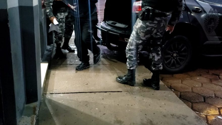 Jovem com mandado de prisão em aberto é encontrado no 14 de Novembro