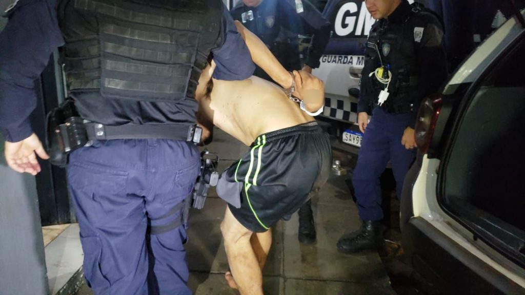 Homem que teria assaltado pedestre próximo à rodoviária é detido e celular recuperado pela GM