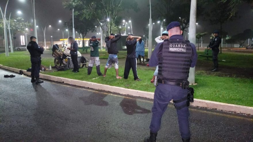Após mais um roubo na região da rodoviária, novas abordagens são realizadas em busca de ilícitos