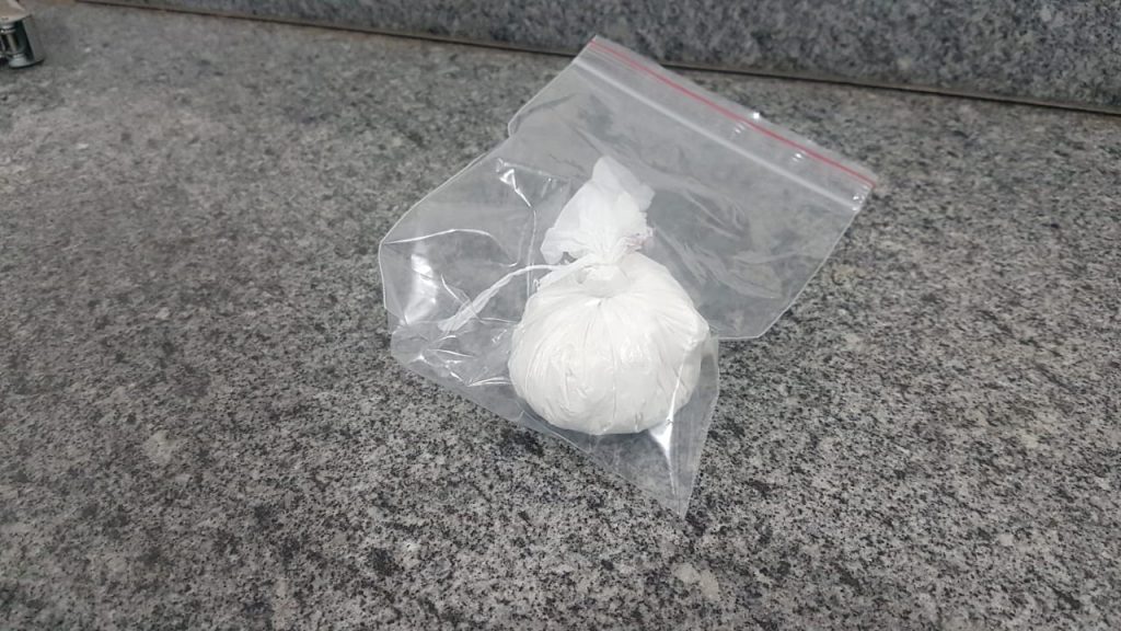 Polícia Militar detém homem em posse de cocaína