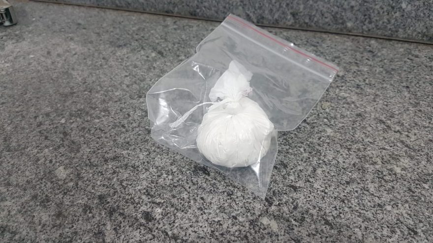 Polícia Militar detém homem em posse de cocaína