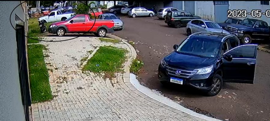 Câmera registra forte colisão que deixou homem ferido