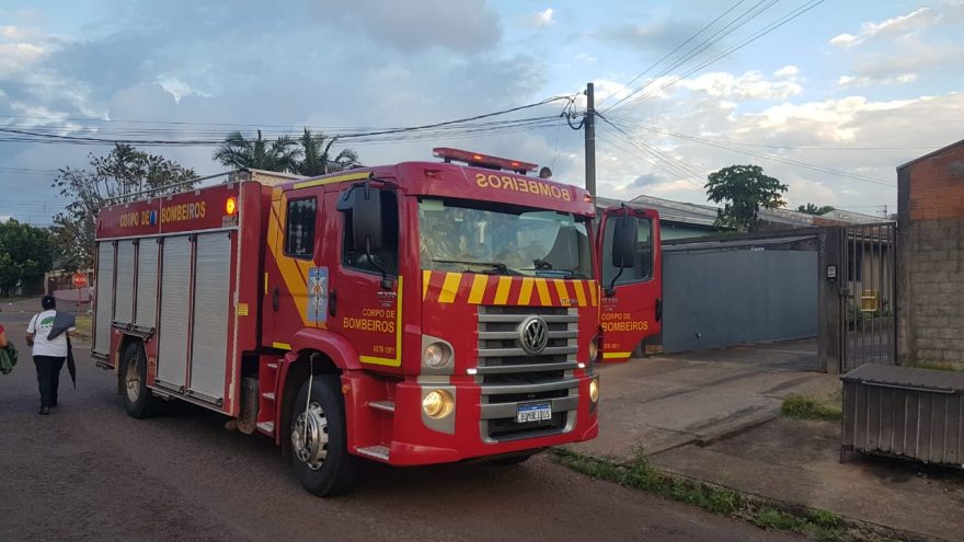 Fumaça e cheiro de fio queimado mobiliza Corpo de Bombeiros no Santa Felicidade
