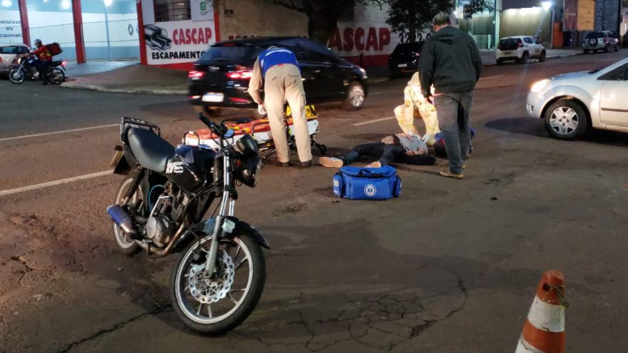 Motociclista fica ferido em acidente no Centro
