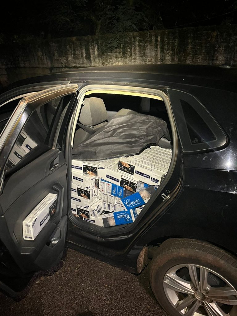 PRE apreende veículo com cigarros contrabandeados na PR-180