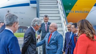 Lula chega a Londres para coroação do Rei Charles III